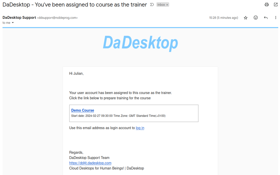 Trener otrzymuje e-mail dotyczący przypisania kursu
